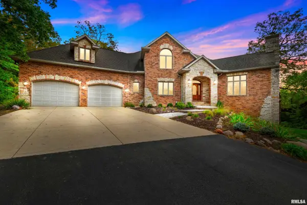 13520 14th Street, Pekin, IL 61554