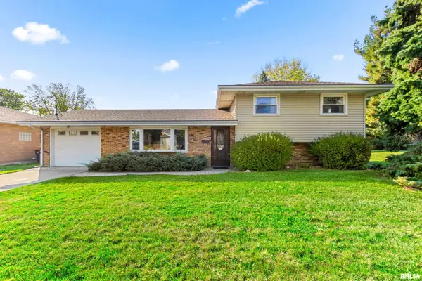 2120 Hillcrest Avenue, Pekin, IL 61554