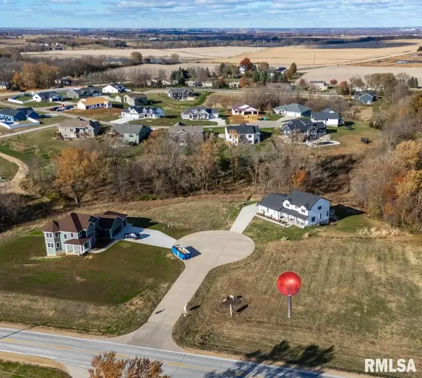 27007 182nd Avenue Court, Long Grove, IA 52756