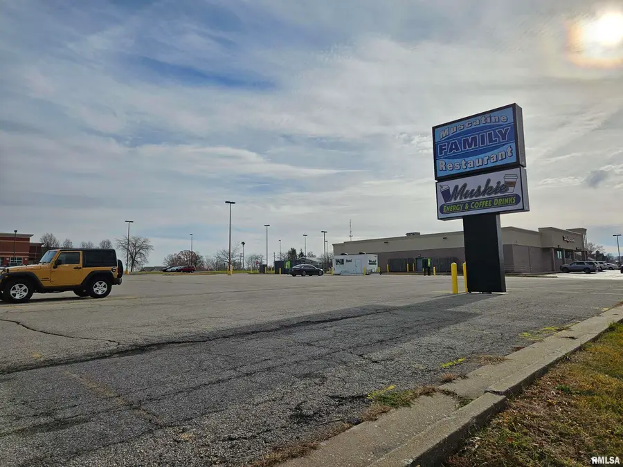 1903 Park Avenue, Muscatine, IA 52761 - Image #2