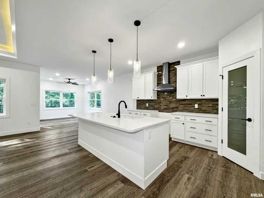 1319 Heights Court, Bettendorf, IA 52722 - Image #3