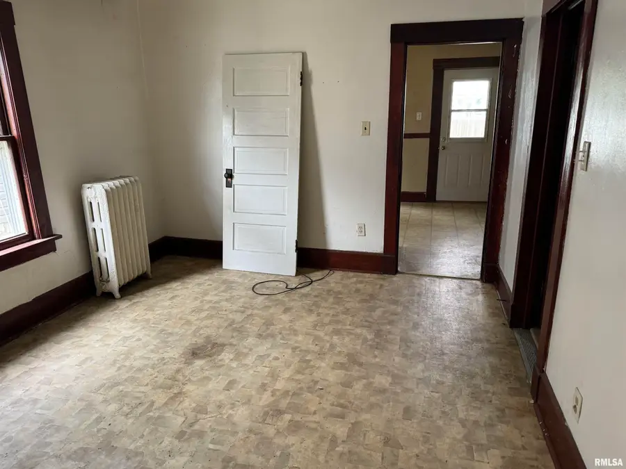 223 S Lincoln Avenue, Davenport, IA 52802 - Image #2