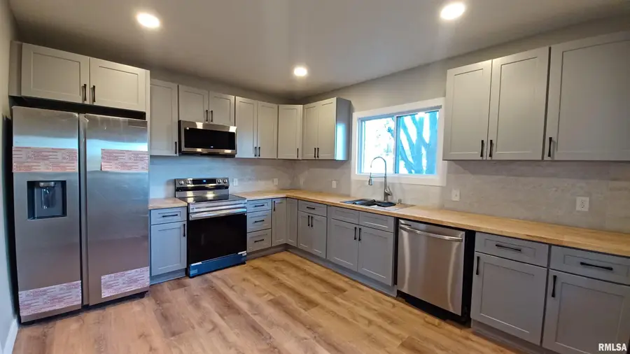 822 6th Avenue South, Clinton, IA 52732 - Image #2