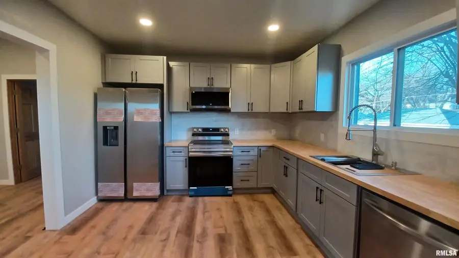 822 6th Avenue South, Clinton, IA 52732 - Image #3