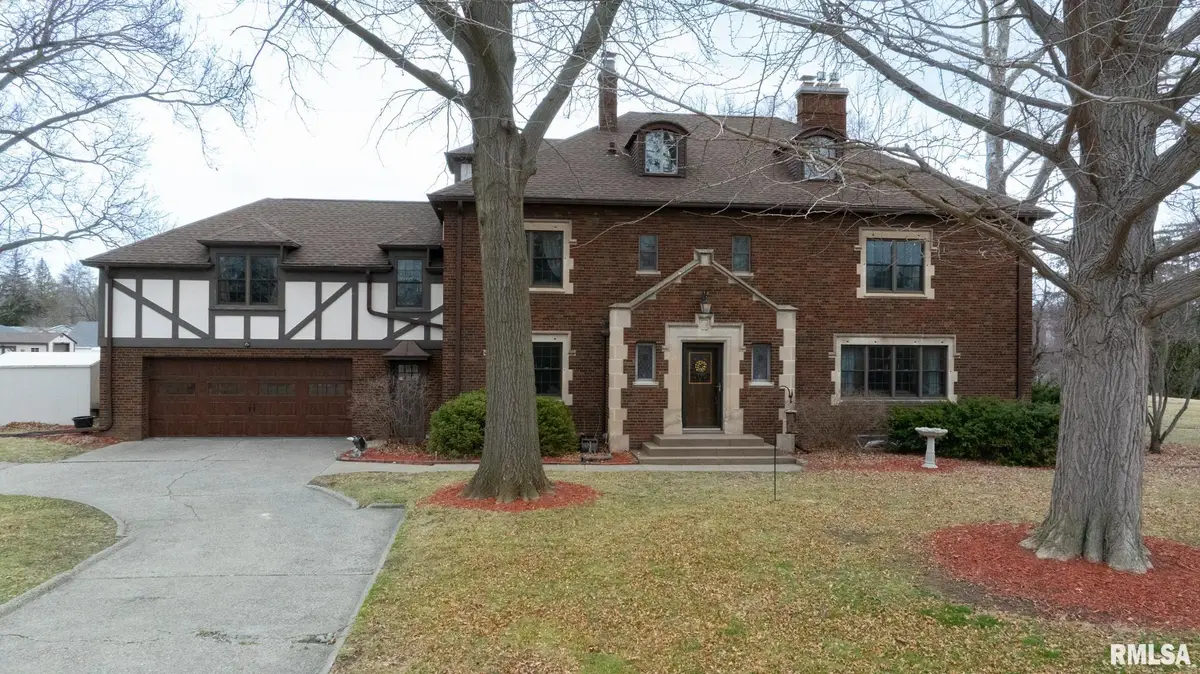 1400 8th Avenue South, Clinton, IA 52732 - #1