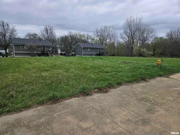 000 Pacific Street, Davenport, IA 52806