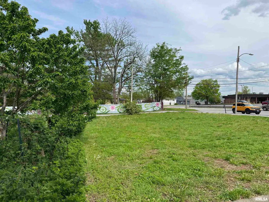 201 N Washington Street, Carbondale, IL 62901 - #3