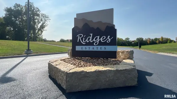 805 W 5th Street Lane, Coal Valley, IL 61240