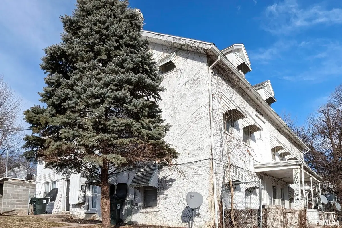 832 W 8th Street, Davenport, IA 52803 - Image #1