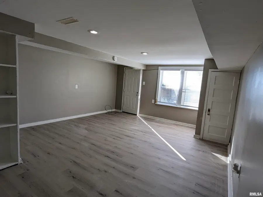 832 W 8th Street, Davenport, IA 52803 - Image #2