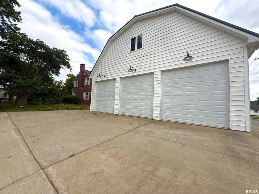 215 3rd Street, Carmi, IL 62821 - Image #3