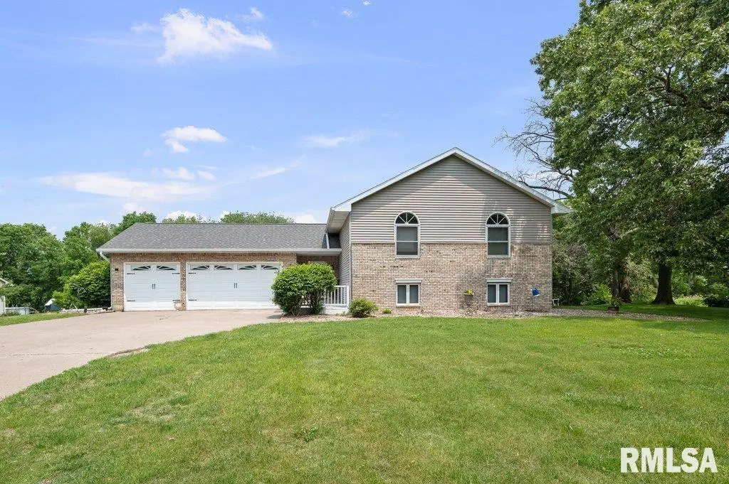 211 Eagle Ridge Road, Muscatine, IA 52761 - Image #1
