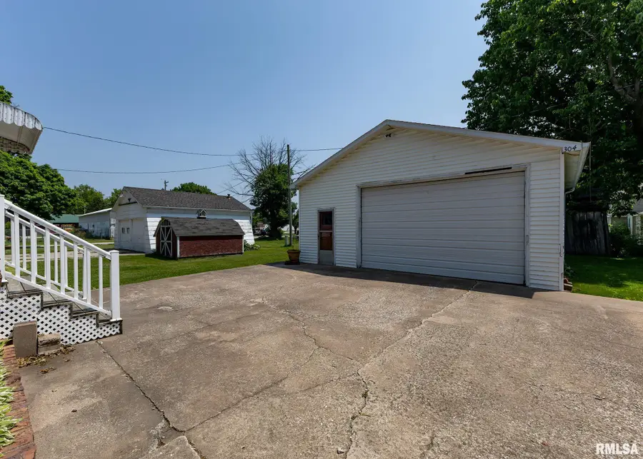 304 S 5th Avenue, New Windsor, IL 61465 - Image #2