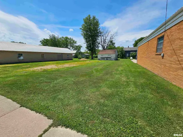 123 Broadway Street, Charlotte, IA 52731