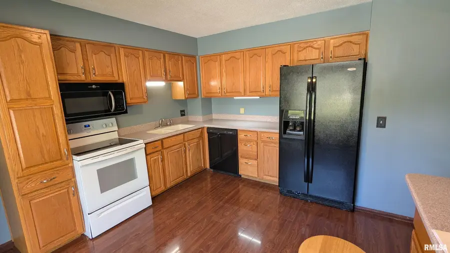 624 S 4th Street, Eldridge, IA 52748 - Image #2