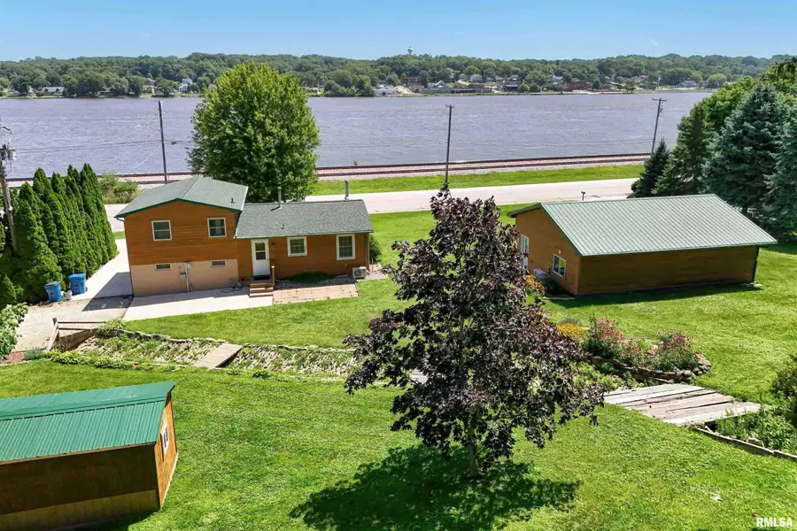 1128 N Cody Road, Le Claire, IA 52753 - Image #2