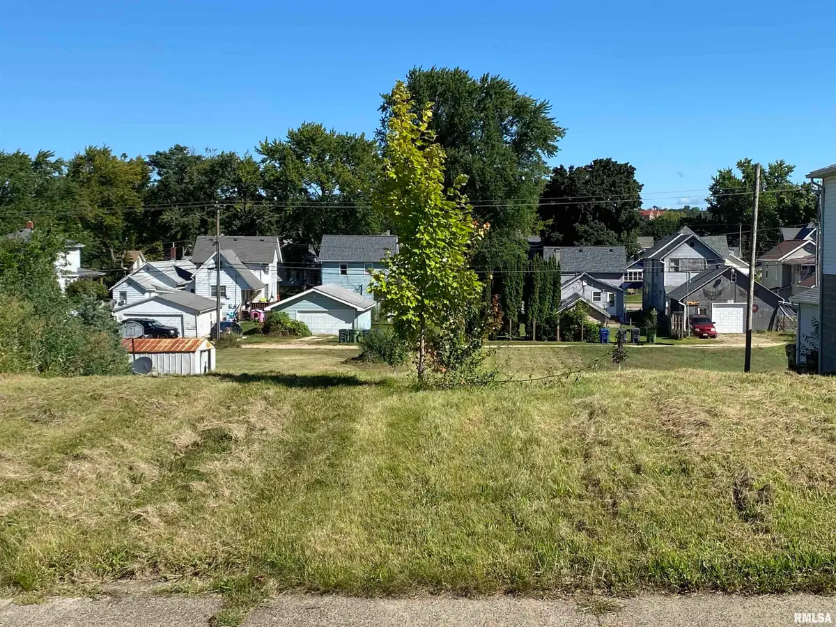 618 8th Avenue South, Clinton, IA 52732 - Image #1