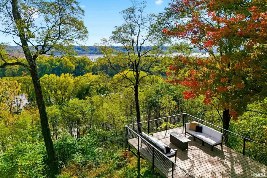 25865 Valley Drive, Bettendorf, IA 52722 - Image #3