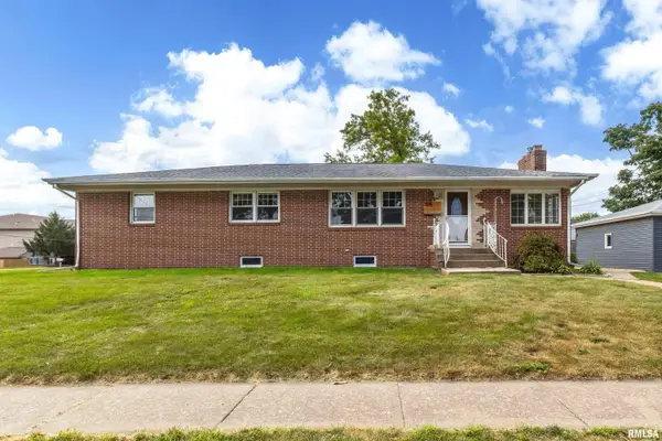 105 W Price Street, Eldridge, IA 52748