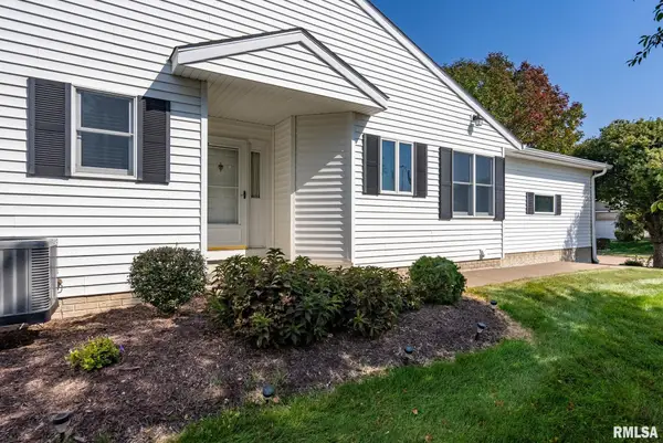 802 Falcon Drive, Le Claire, IA 52753