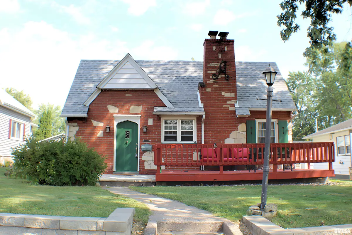 306 18th Place, Clinton, IA 52732 - Image #1