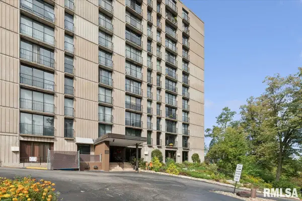 1800 7th Street #2A, East Moline, IL 61244