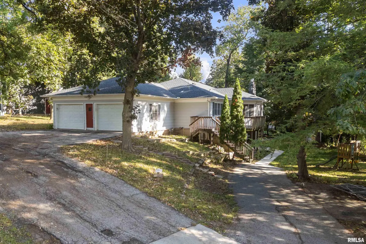 1121 2nd Avenue South, Clinton, IA 52732 - #1