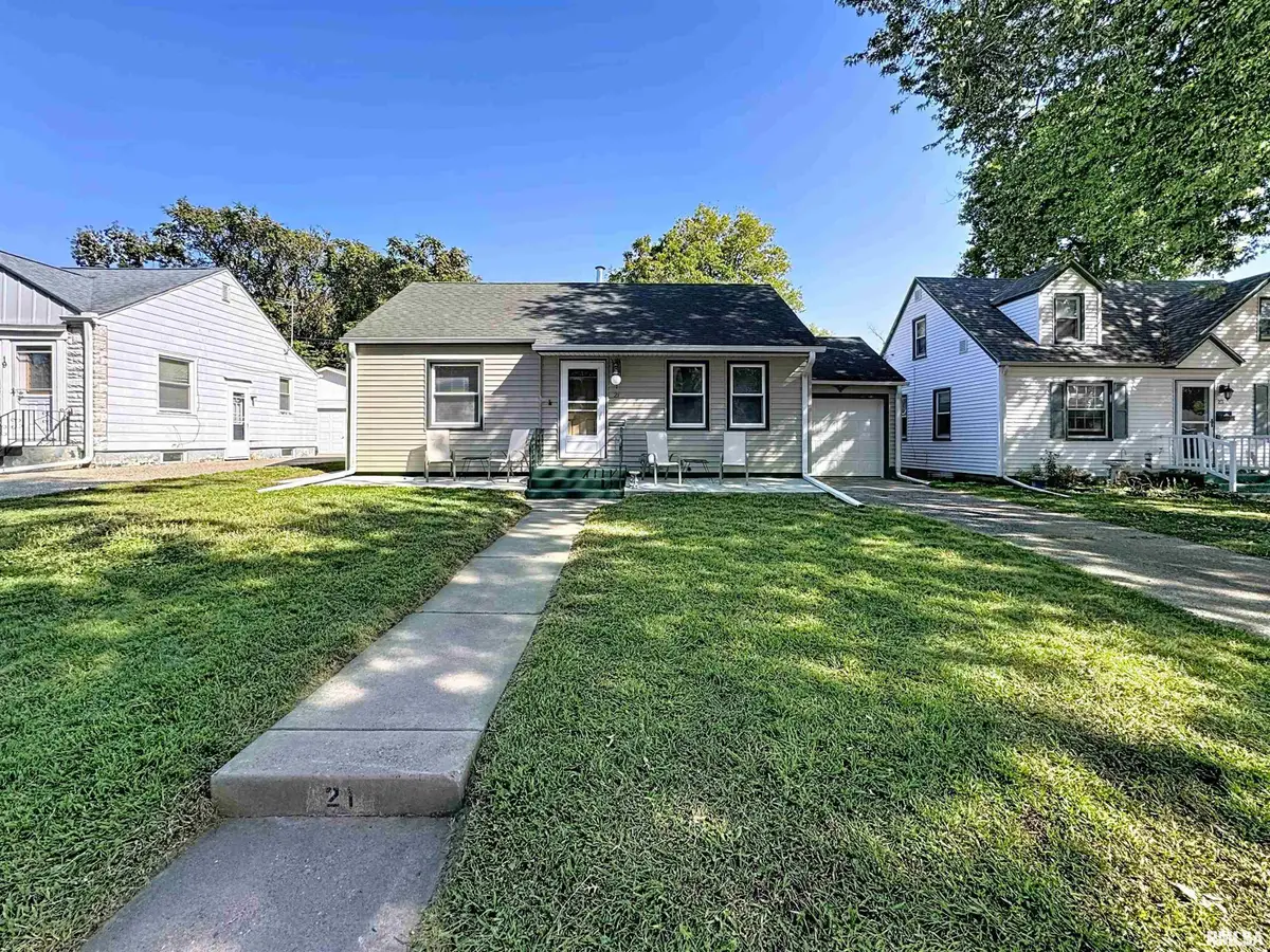 21 Blackhawk Hills Drive, Rock Island, IL 61201-6938 - #1