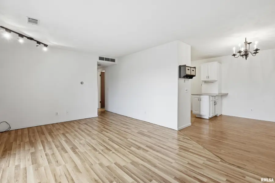 1249 48th Avenue #18, East Moline, IL 61244 - Image #3