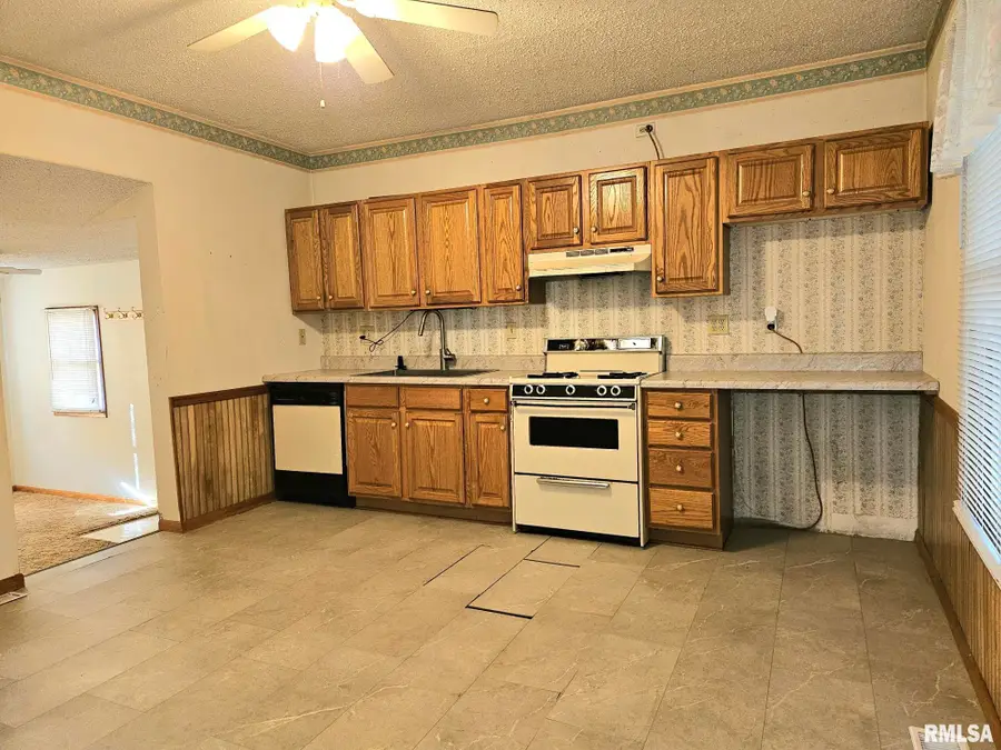 208 Fletcher Avenue, Muscatine, IA 52761 - Image #2