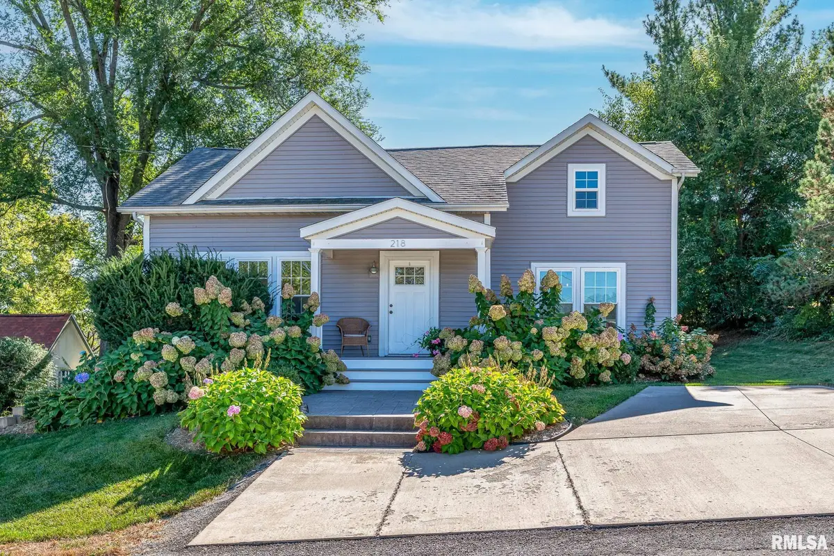 218 Dodge Street, Le Claire, IA 52753 - #1