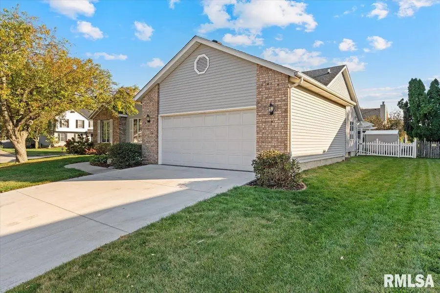2605 Hunter Road, Bettendorf, IA 52722-6240 - Image #2