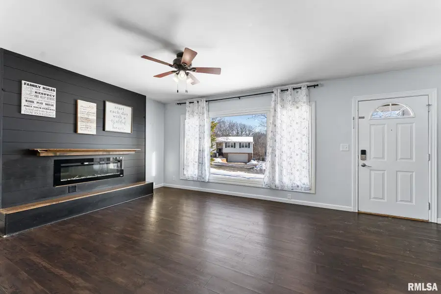 3314 28th Street Court, Rock Island, IL 61201 - Image #2