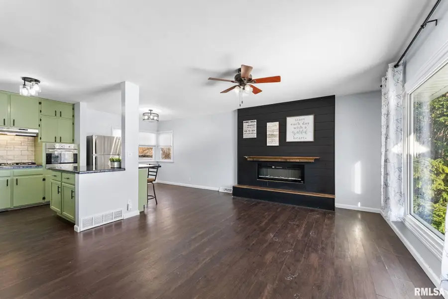 3314 28th Street Court, Rock Island, IL 61201 - Image #3