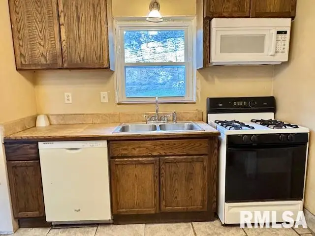 635 8th Avenue South, Clinton, IA 52732 - Image #2