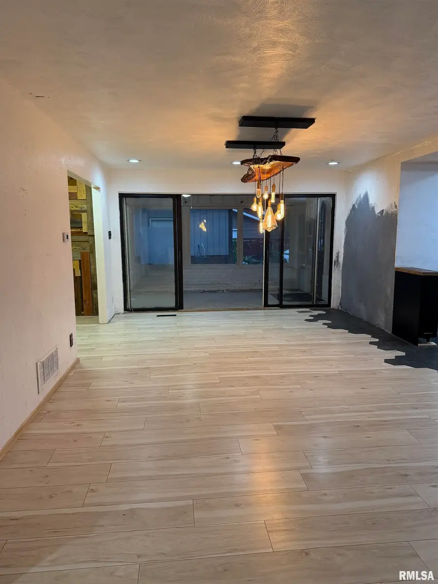 808 S Victor Street, Christopher, IL 62822 - Image #3