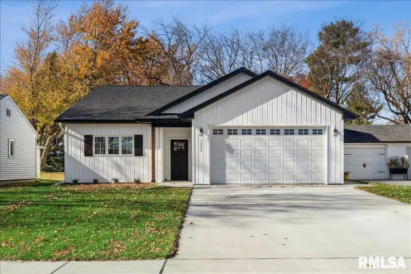 1323 5th Avenue, De Witt, IA 52742