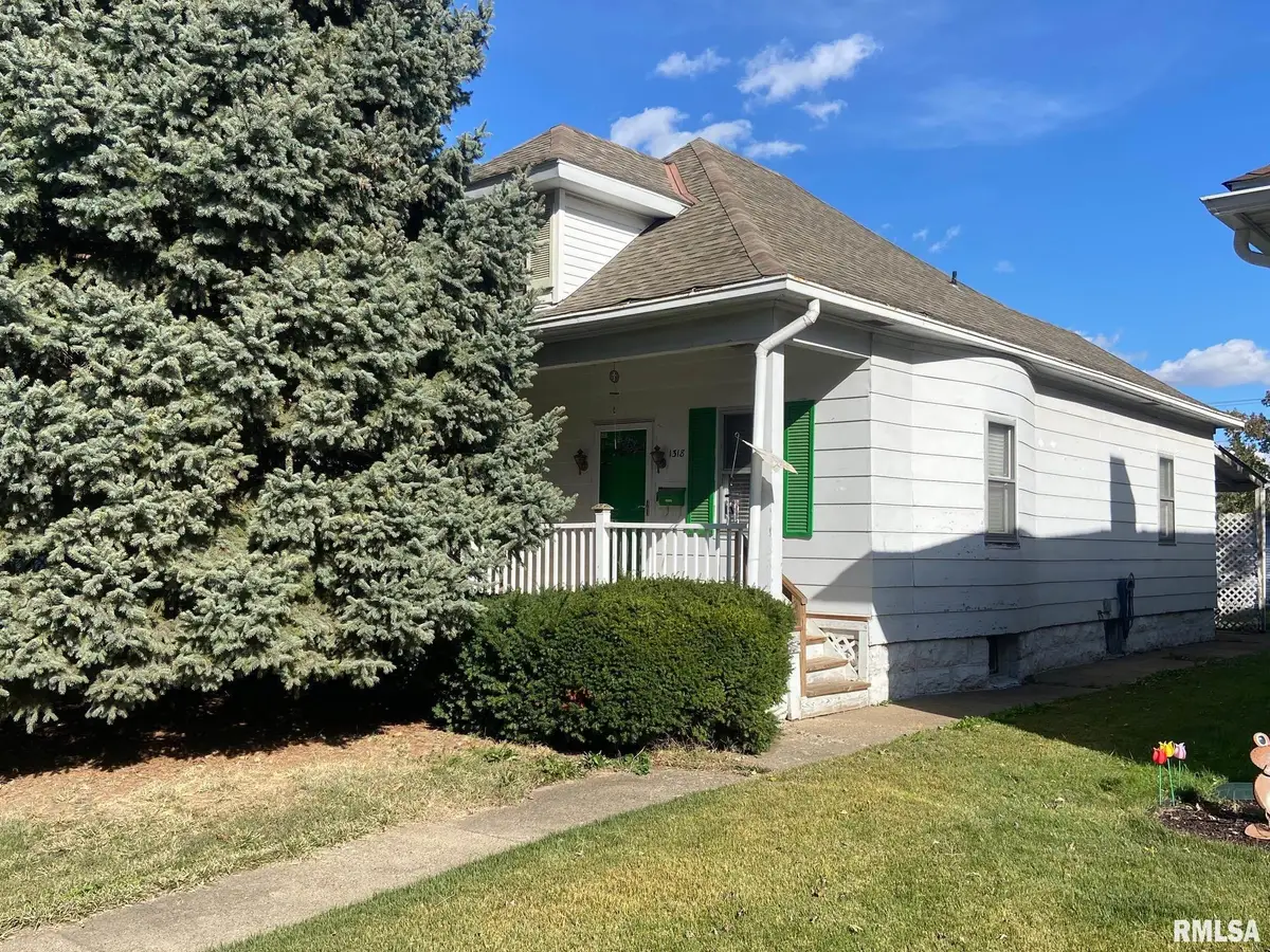 1318 N 10th Street, Quincy, IL 62301 - #1