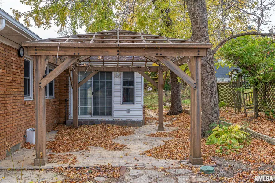 3812 N Thornwood Avenue, Davenport, IA 52806 - Image #3