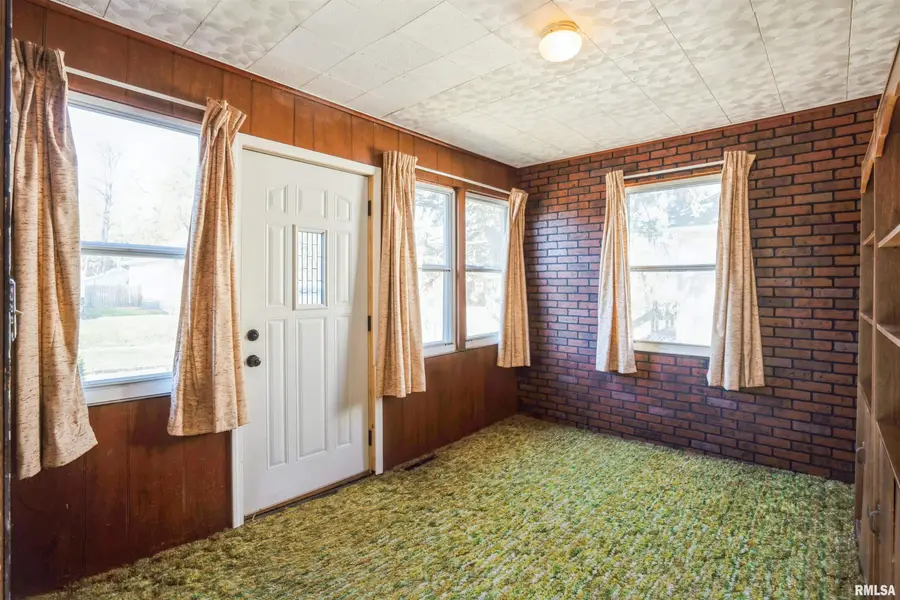 305 8th Street, Silvis, IL 61282 - Image #3