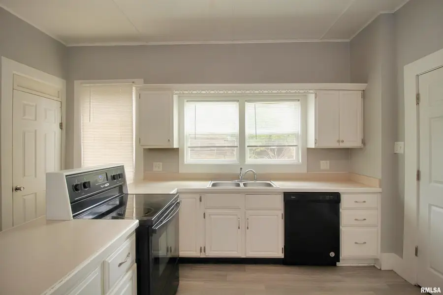 817 Marquette Street, Davenport, IA 52802 - Image #2