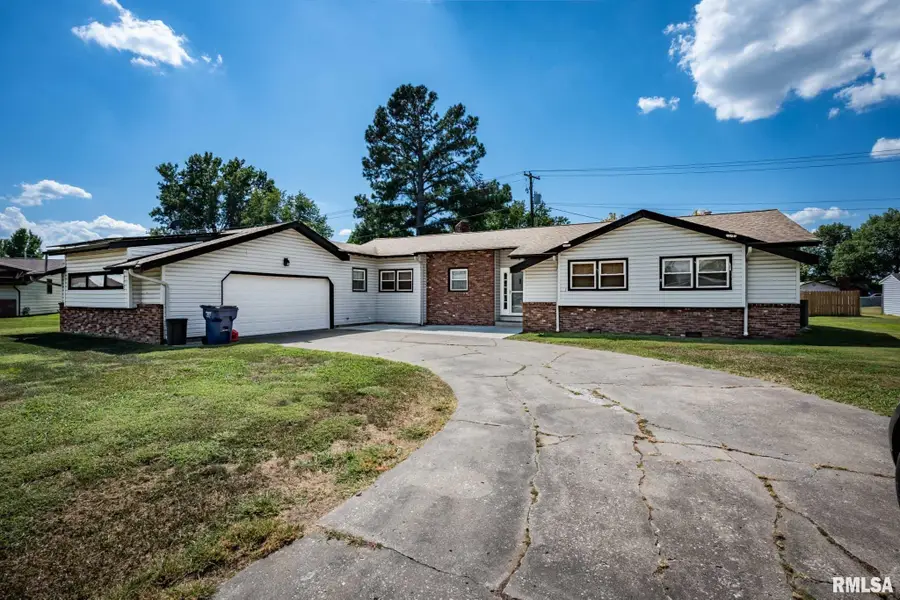 902 Fairlane Drive, Marion, IL 62959 - Image #2