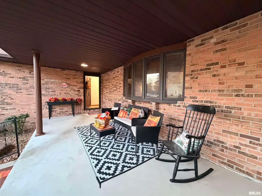 206 Daras Drive, Carmi, IL 62821 - Image #3