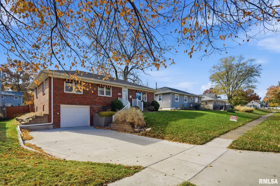 2429 E Central Park Avenue, Davenport, IA 52803 - Image #2