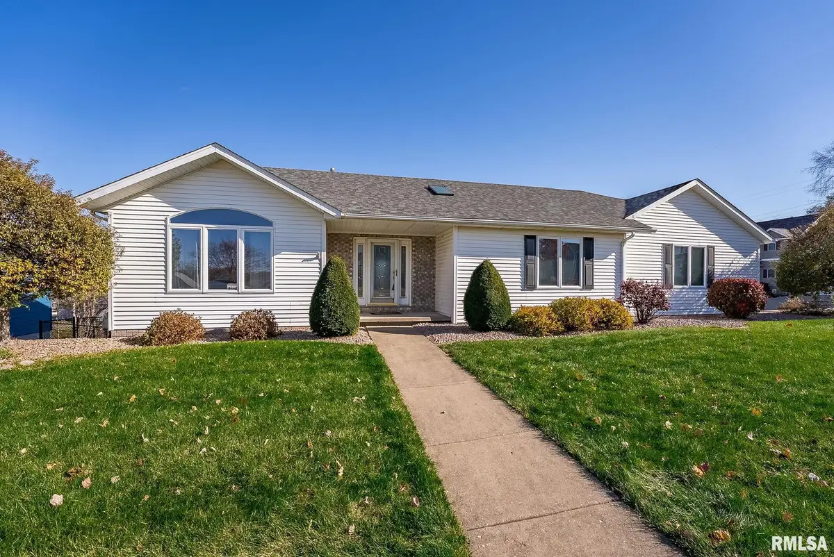 6015 Vine Street, Davenport, IA 52806 - #1