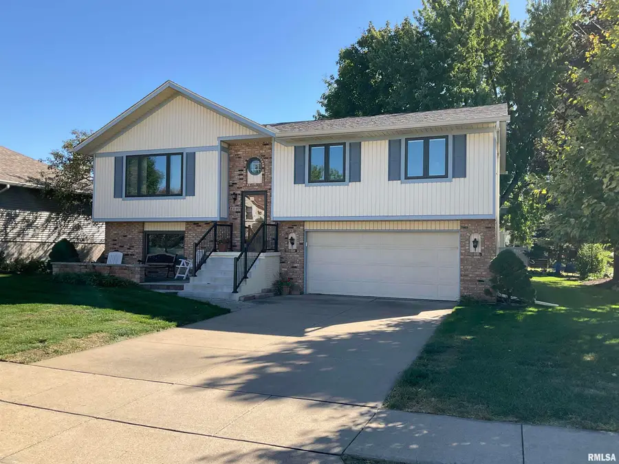 809 W Spring Street, Eldridge, IA 52748 - Image #2