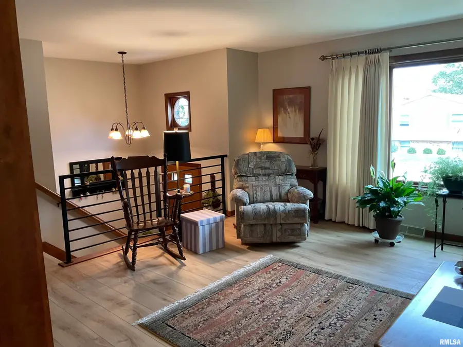 809 W Spring Street, Eldridge, IA 52748 - Image #3