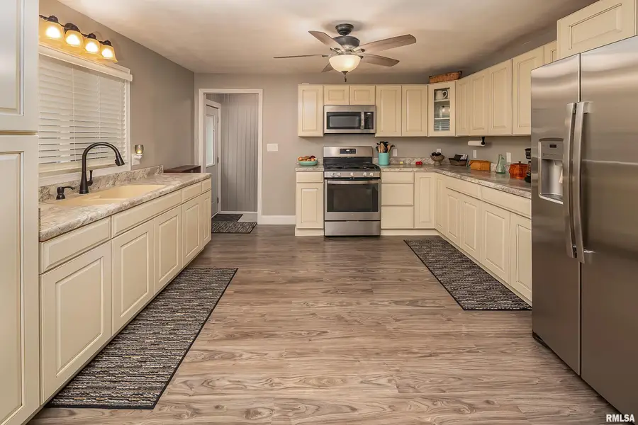 210 W 19th Avenue, Coal Valley, IL 61240 - Image #3