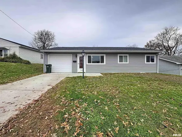 1336 W 38th Place, Davenport, IA 52806-5503