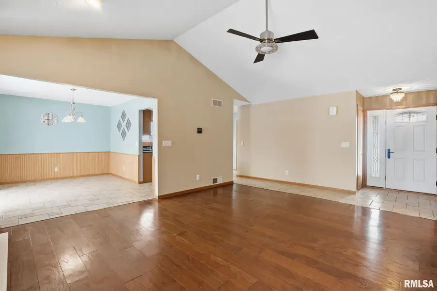 411 E 19th Avenue, Coal Valley, IL 61240 - Image #3